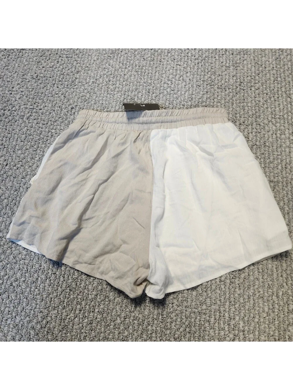 LE LIS COLLECTION Two-Tone Beige and White Shorts Size Small NWT